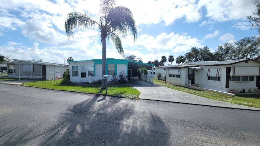 Dundee, FL Mobile Home for Sale located at 80 Juniper Drive East Dell Lake Village